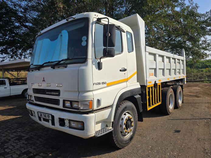 2015 MITSUBISHI FUSO FV26-350 DOUBE DIFF TIPPER TRUCK