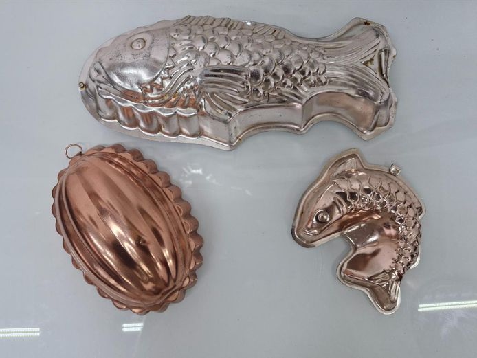 Set of 3 Metal Jelly & Cake Molds - 2 Fish, 1 Melon Cup