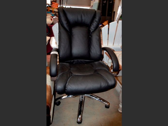 BLACK LEATHER & CHROME SWIVEL OFFICE CHAIR