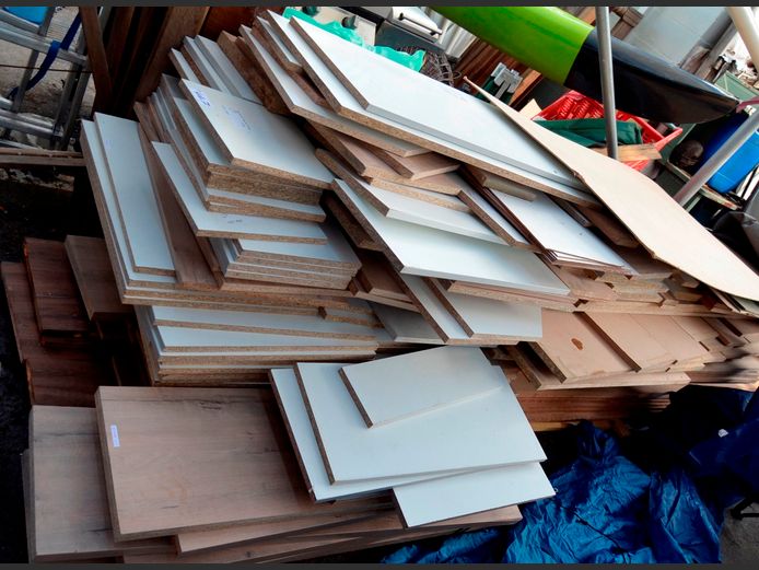 JOB LOT: ASSORTED CHIPBOARD