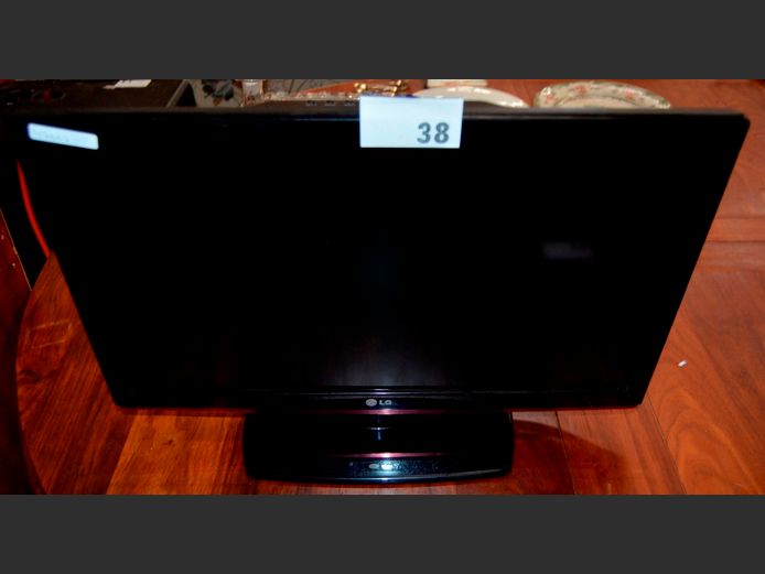 LG 22" LCD TV [Switches on] ### LICENCE PLEASE ###