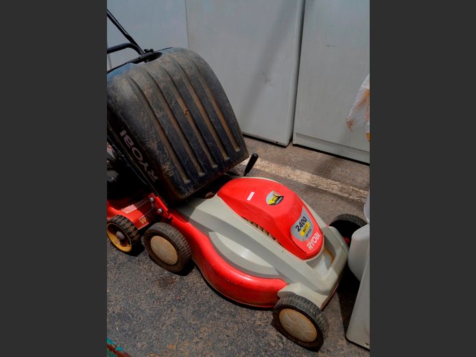 RYOBI ELECTRIC LAWNMOWER [Switches on, untested further]