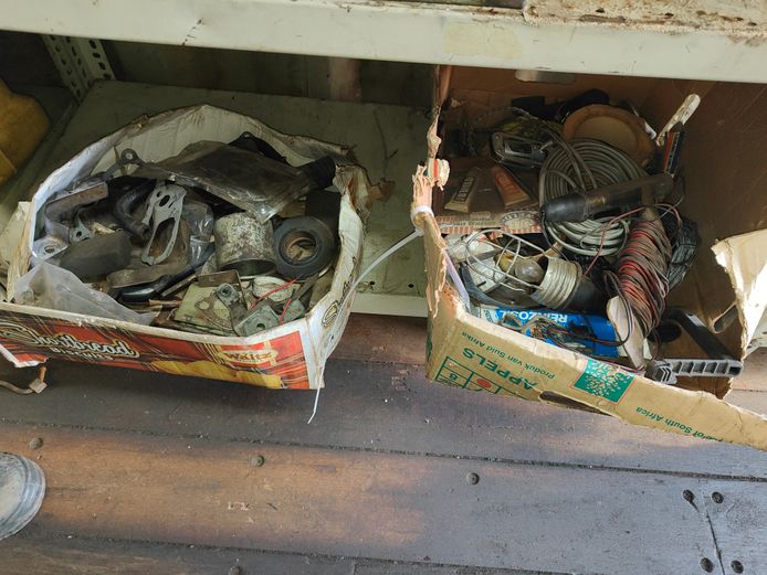 LOT WIRING AND VARIOUS STEEL PARTS