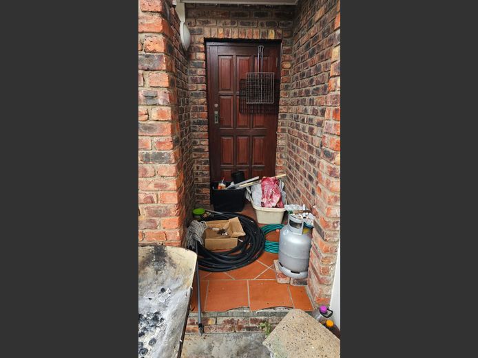 Gas Bottle, Braai Grid & Hoses
