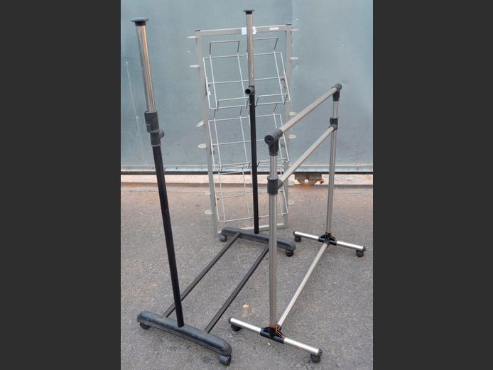 LOT: 2 x CLOTHING RAILS & DISPLAY STAND