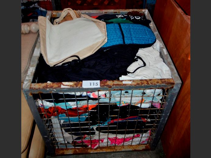 LOT: CLOTHING & LINEN [Excl. bin]