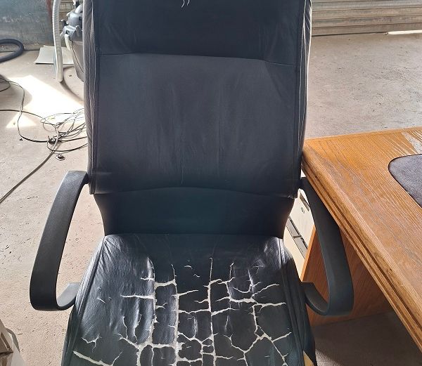 High back tilt and swivel chair