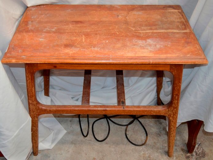 MID-CENTURY TEAK TABLE LAMP, 76 x 45 x 68cm [In need of restoration]