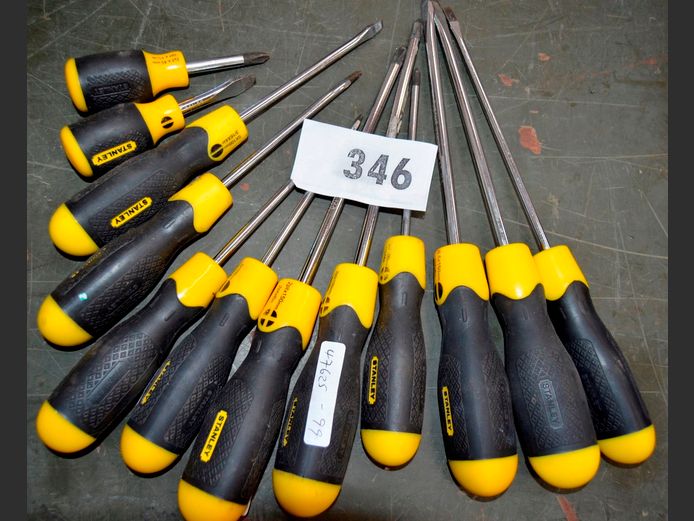 SET OF 12 STANLEY SCREWDRIVERS