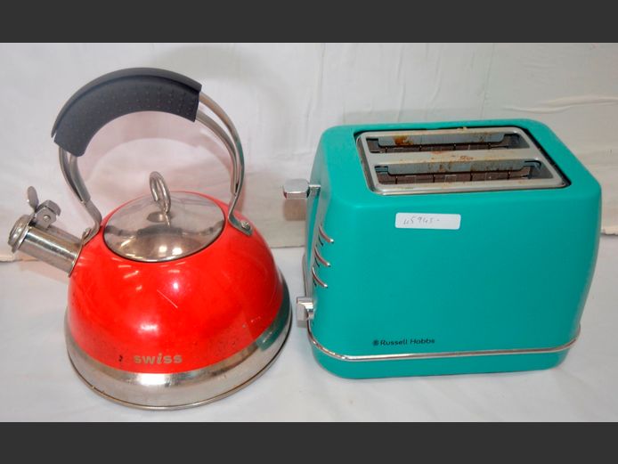 RUSSELL HOBBS 2-SLICE TOASTER & A SWISS STOVE TOP KETTLE  [Switches on, untested further]