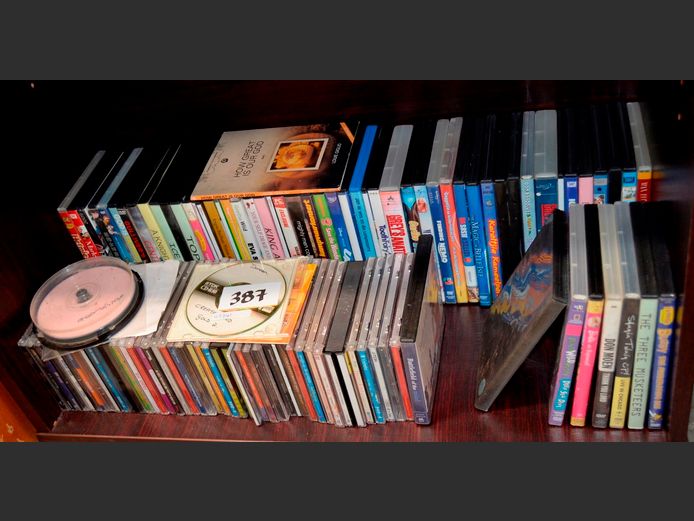 LOT: DVD's & CD's [Unchecked]