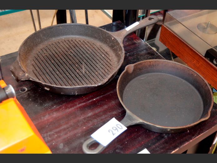 CAST IRON GRIDDLE PAN & ANOTHER, 28cm Diameter & 23cm Diameter