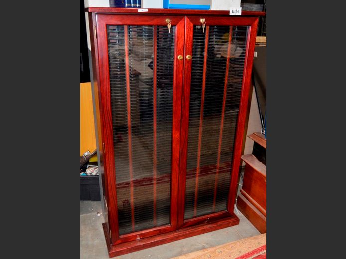 MAHOGANY 2-DOOR GLASS FRONT CD CABINET, 94 x 32 x 144cm