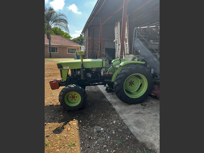 Yanmar YM240D Tractor + slasher