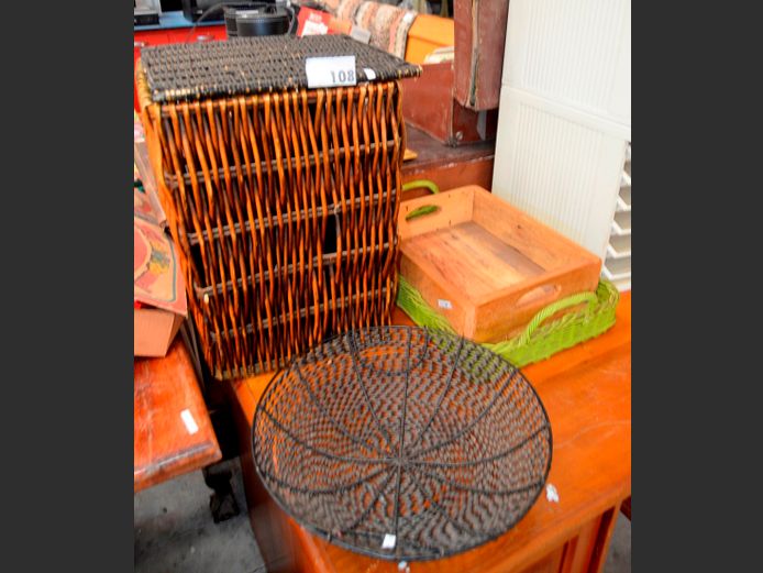 LOT: 2 x WOODEN TRAYS, METAL FRUIT BASKET, LAUNDRY BASKET [Damaged], etc [24,42]