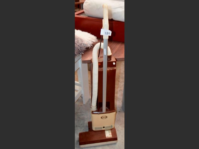 SEBO VACUUM CLEANER [Switches on, untested further]