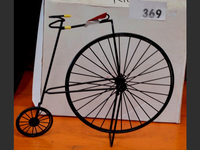 METAL ORNAMENTAL PENNY-FARTHING, 30cm Long x 25cm High