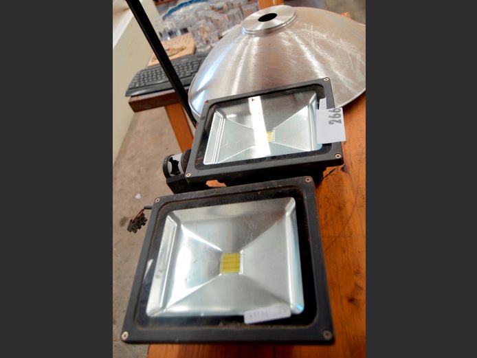 LOT: 2 x SPOTLIGHTS & A CEILING LIGHT SHADE [Untested]