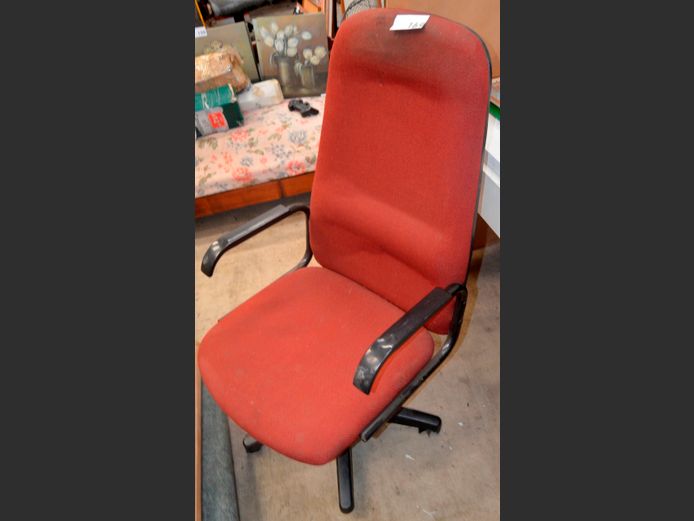 BURGUNDY SWIVEL OFFICE CHAIR