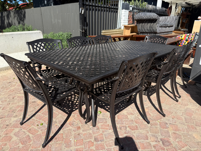 8 Seater Cast Aluminium Table & Chairs 