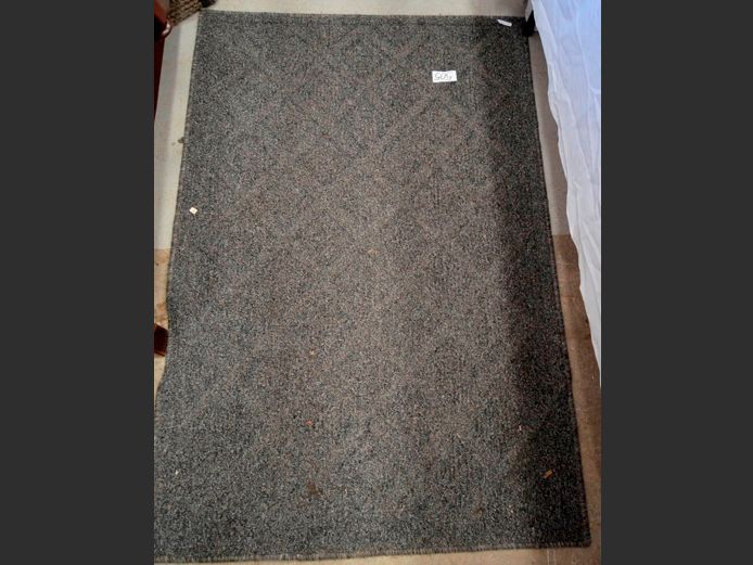 GREY RUG, 146 x 99cm