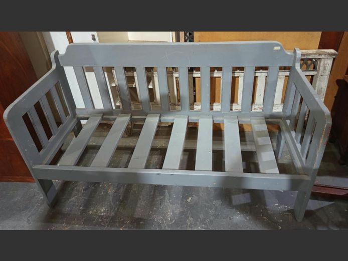 GREY PAINTED DAYBED [No mattress]