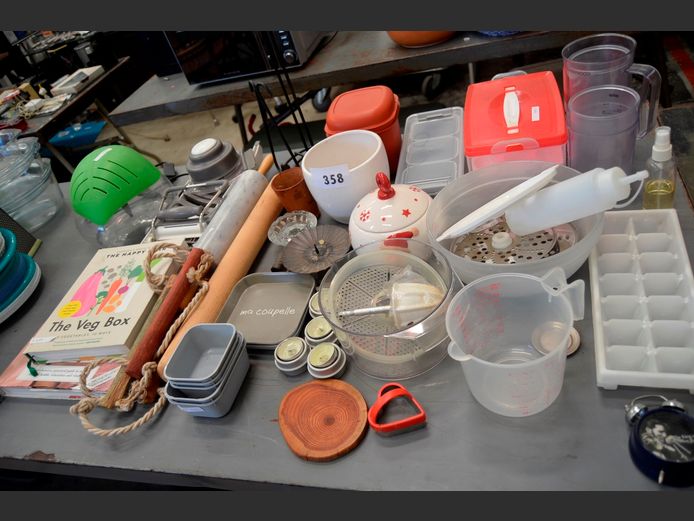 MARBLE ROLLING PIN, MANDOLINE, MEASURING JUG, etc