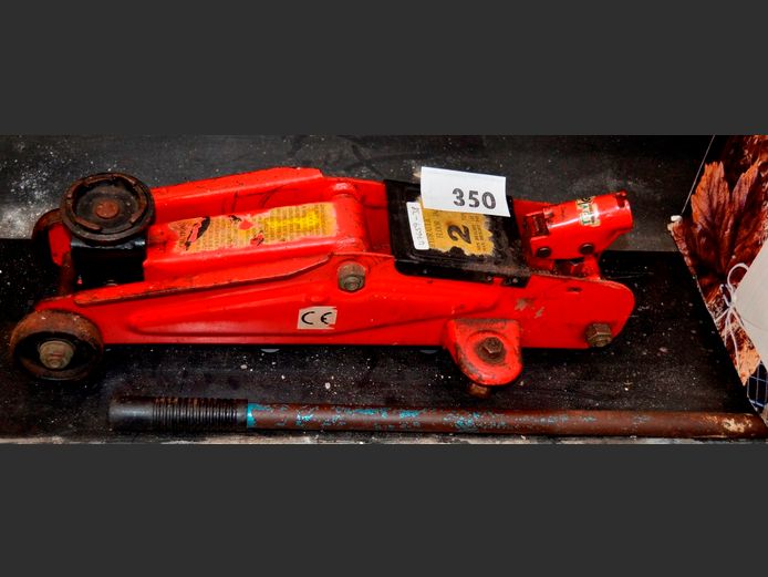 2-TON HYDRAULIC FLOOR JACK