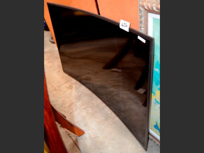 SAMSUNG 49" CURVE TV [Switches on, screen cracked] ### LICENCE PLEASE ###