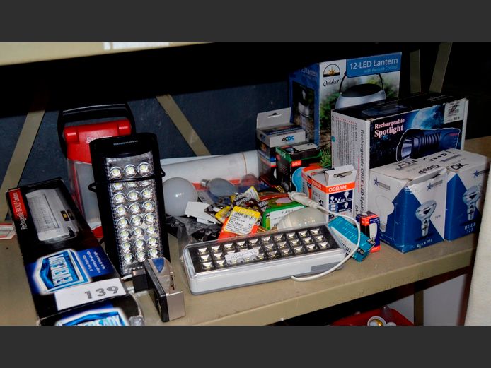 LOT: RECHARGEABLE LANTERNS & LIGHT BULBS [Condition unknown]
