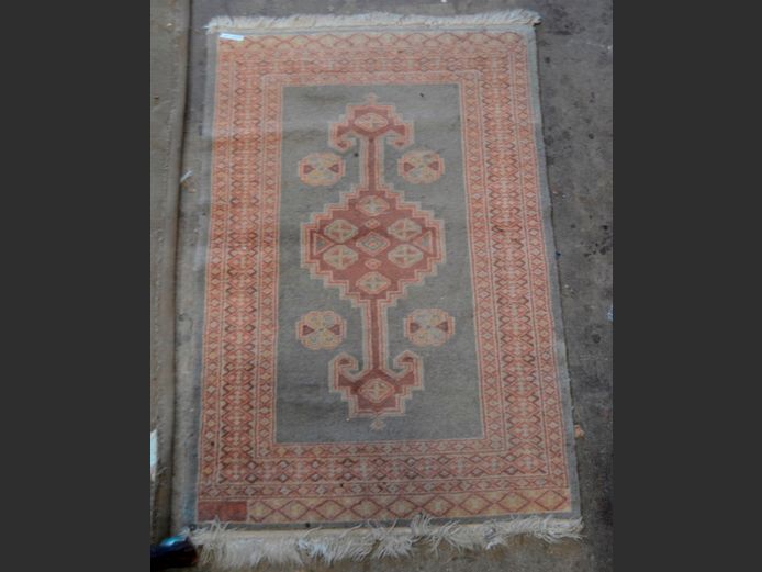 GREY, BEIGE & BROWN PERSIAN RUG, 95 x 65cm