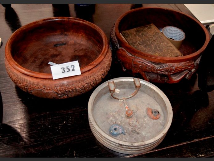 LOT: 2 x LARGE WOODEN FRUIT BOWLS & A METAL ASHTRAY