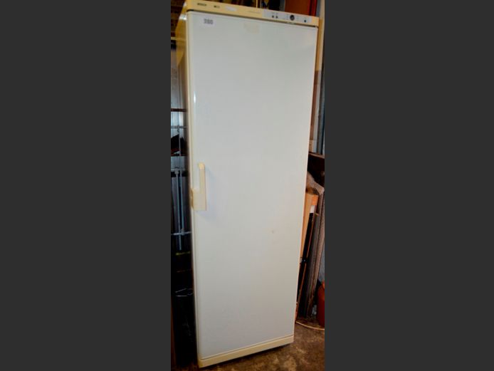 BOSCH SINGLE DOOR UPRIGHT FREEZER [Working]