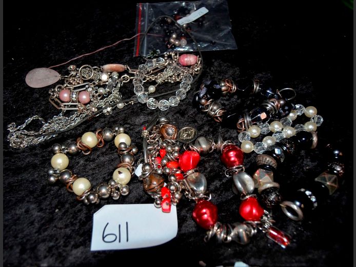 ASSORTED COSTUME JEWELLERY
