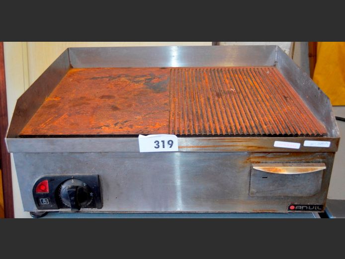 ANVIL FLAT TOP GRILL, 60 x 47 x 24cm [Switches on, untested further, rusted]
