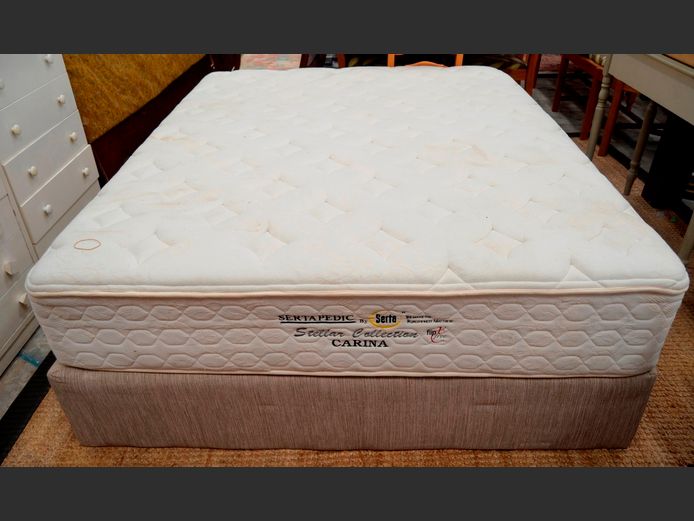 SERTA QUEEN SIZE BED BASE & MATTRESS SET [Needs a clean] [#: 421372804]