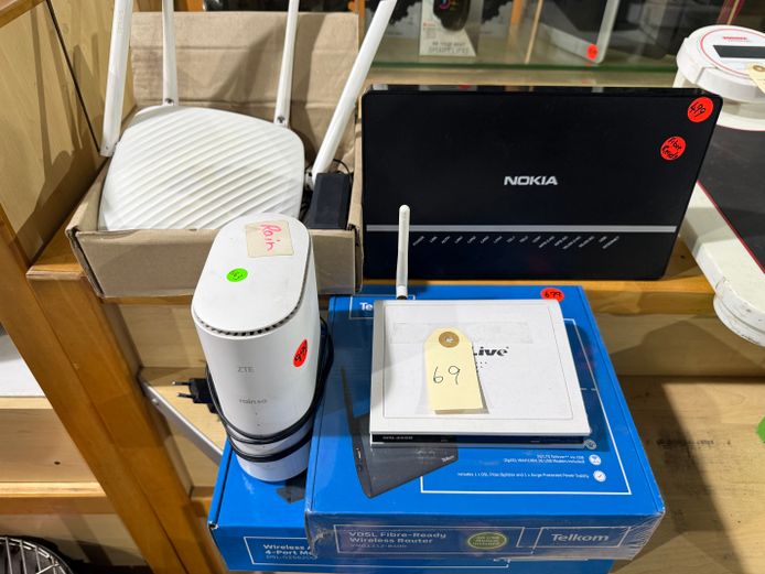 Lot of 6 Routers 