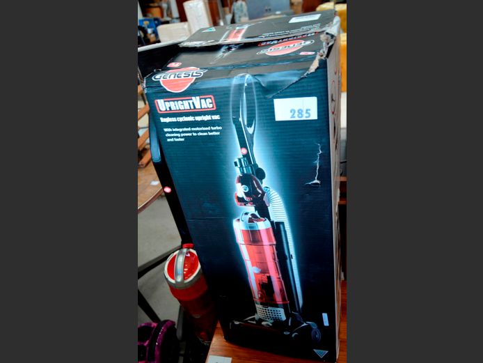 GENESIS UPRIGHT VACUUM CLEANER [Switches on]