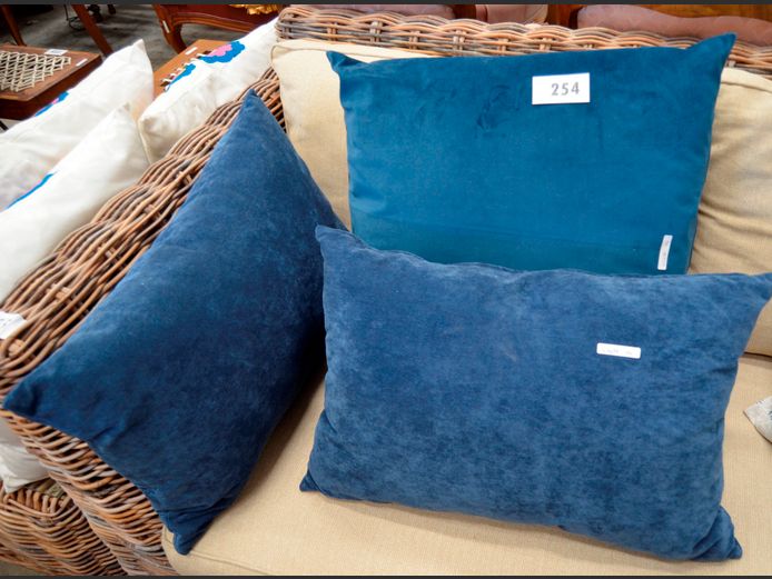SET OF 3 BLUE SCATTER CUSHIONS