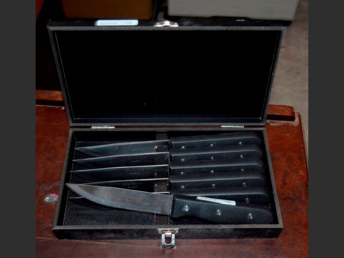 CASED SET OF 6 ROSTFREI CUISINE STEAK KNIVES