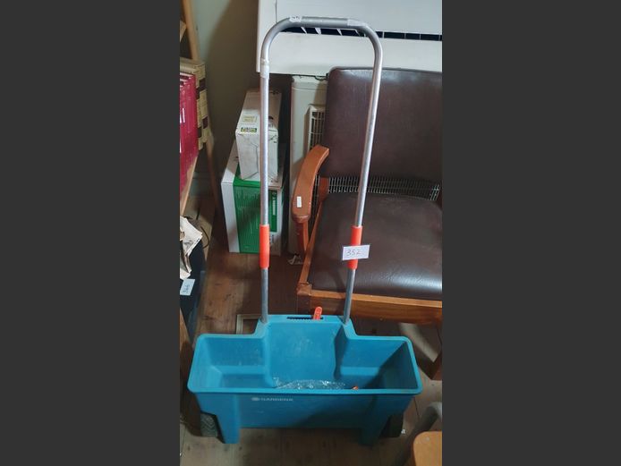 GARDENA FERTILIZER SPREADER