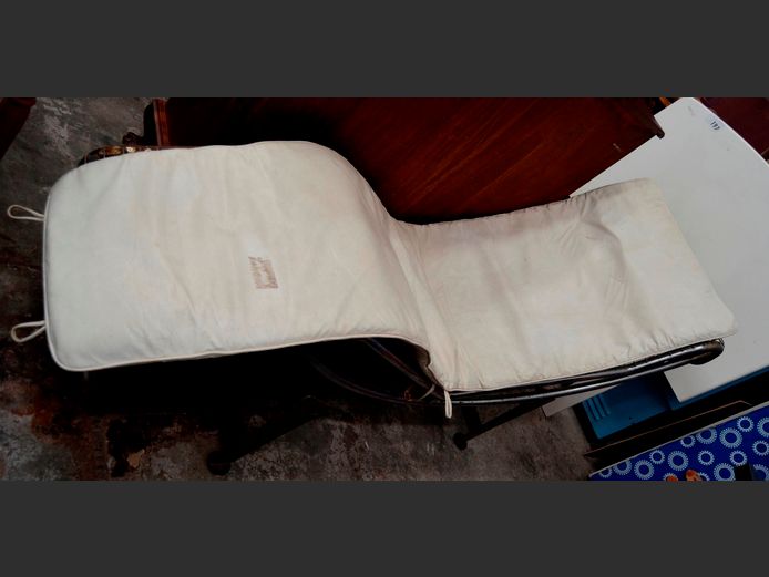 LE CORBUSIER STYLE LOUNGER WITH CUSHION, 170cm Long [Rusty]