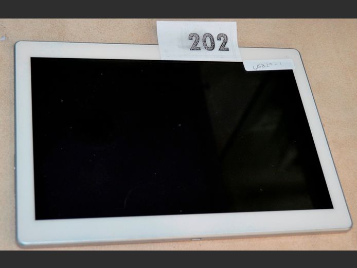 PROLINE 10" TABLET [Switches on, No charger]
