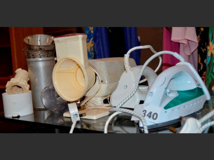 SUNBEAM & PANASONIC STEAM IRONS, MOULINEX VEGGIE CUTTER, etc [Switch on]