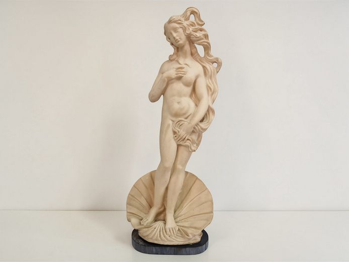 Classical Resin Sculpture: Botticelli’s Venus on a Scallop Shell