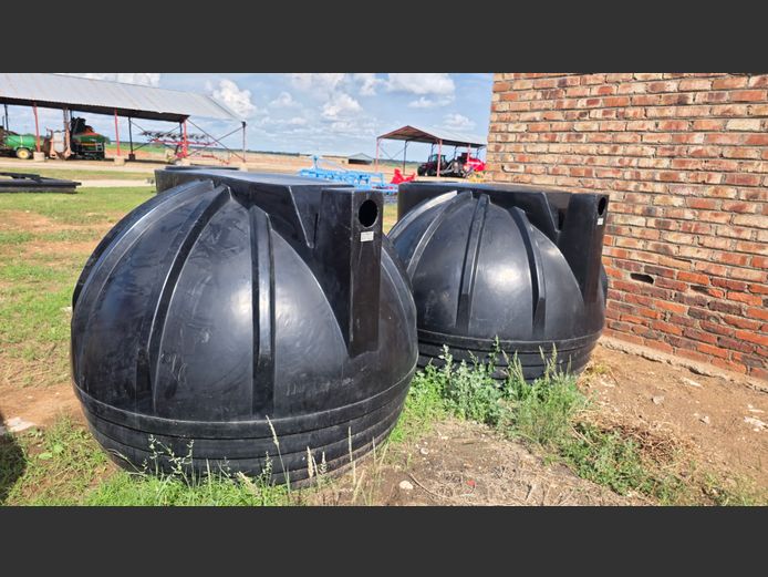 2 x Swart Septic Tanks