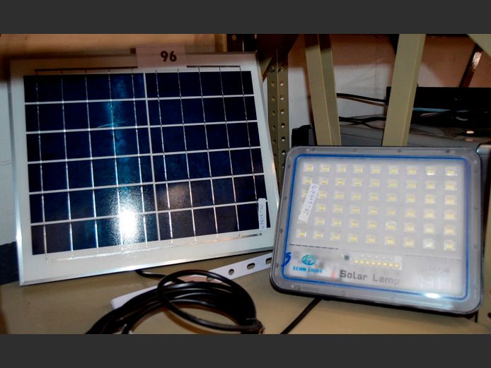 100W SOLAR SPOTLIGHT [Untested]
