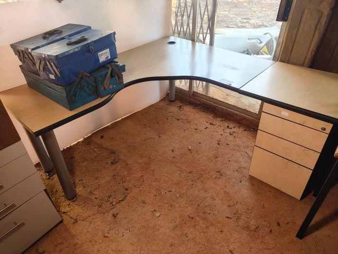 L- SHAPE DESK