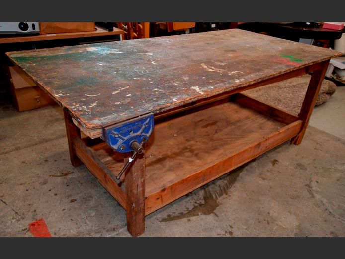 LARGE WORK BENCH WITH VICE, 200 x 100 x 82cm