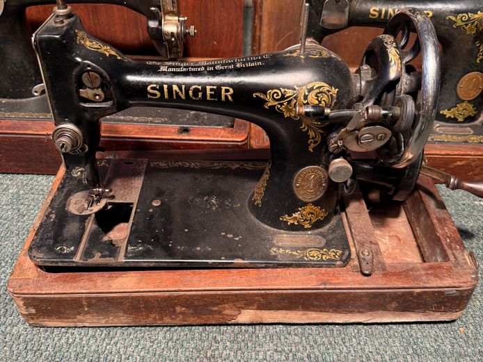 Set of 3 Antique Singer Sewing Machines 